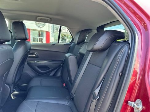 Used 2020 Chevrolet Trax LT w/ Driver Confidence Package AWD/4WD image 18