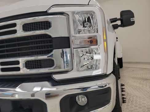 Used 2025 Ford F350 XLT w/ FX4 Off-Road Package AWD/4WD image 9