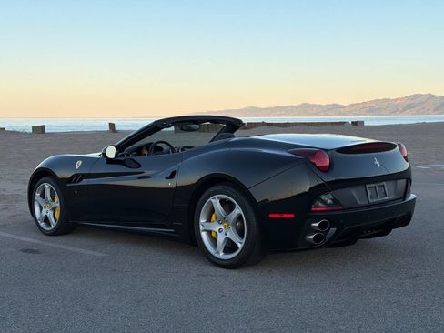 Used 2010 Ferrari California Base 2dr Convertible image 35
