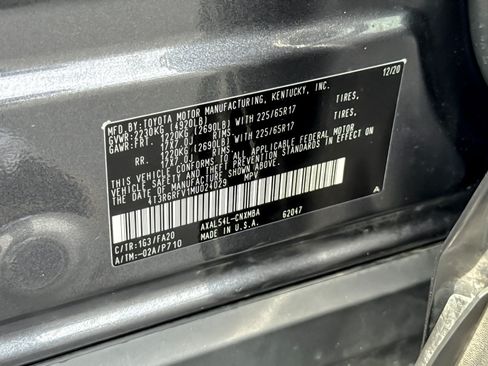 Certified 2021 Toyota RAV4 XLE AWD/4WD image 27