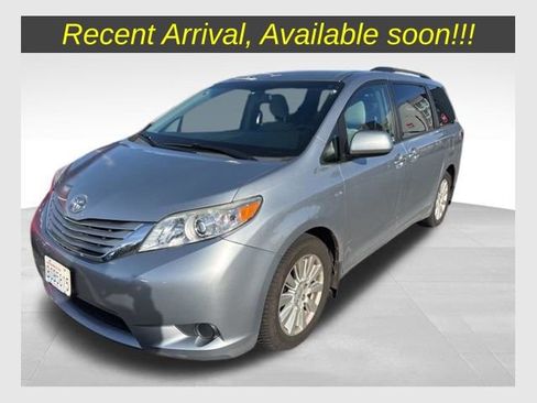 Used 2016 Toyota Sienna LE w/ Outdoor Package image 1