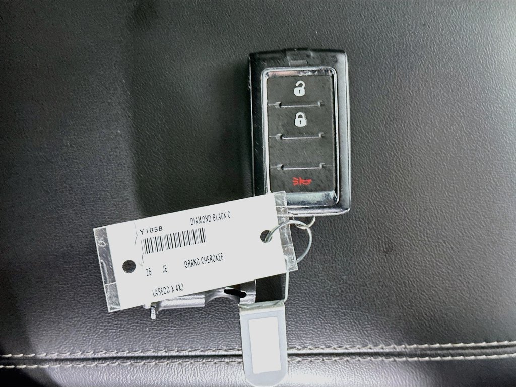 Used 2025 Jeep Grand Cherokee Laredo X RWD image 34