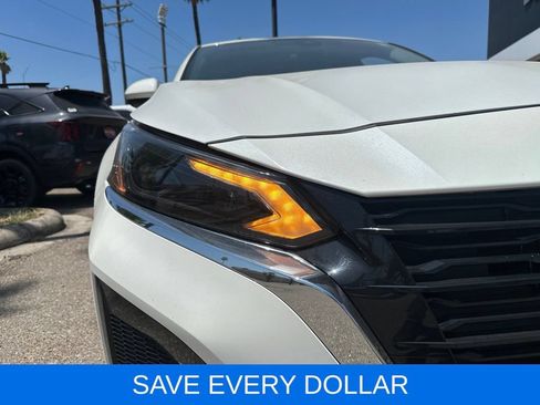 Used 2024 Nissan Altima 2.5 SV w/ SV Premium Package FWD image 3
