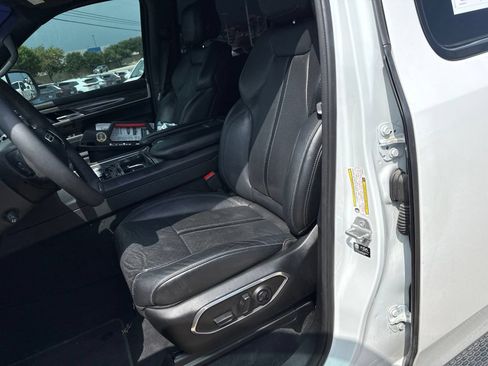 Used 2022 Jeep Wagoneer Series II AWD/4WD image 13