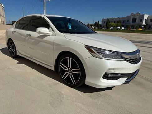 Used 2017 Honda Accord Touring image 3