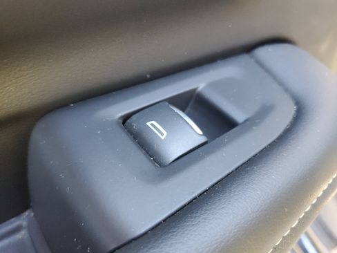 Used 2023 Chevrolet Tahoe Premier w/ Advanced Technology Package image 31