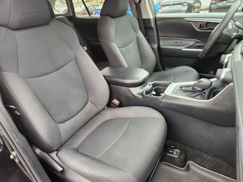 Used 2021 Toyota RAV4 LE image 14