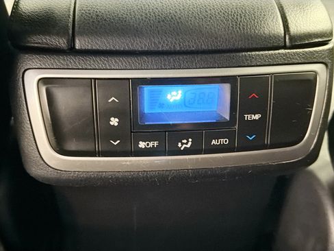 Used 2018 Toyota Highlander XLE AWD/4WD image 29