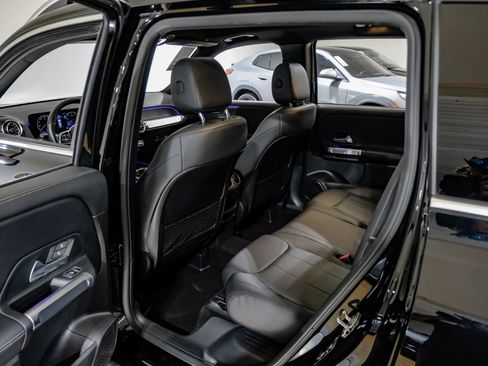 Used 2023 Mercedes-Benz GLB 250 4MATIC w/ Premium Package image 43