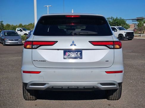 Used 2024 Mitsubishi Outlander SE image 5