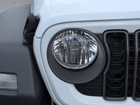 Used 2024 Jeep Wrangler Unlimited Sport AWD/4WD image 10