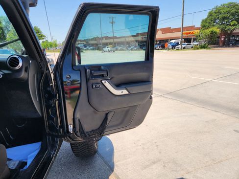 Used 2011 Jeep Wrangler Rubicon w/ PWR Convenience Group AWD/4WD image 12