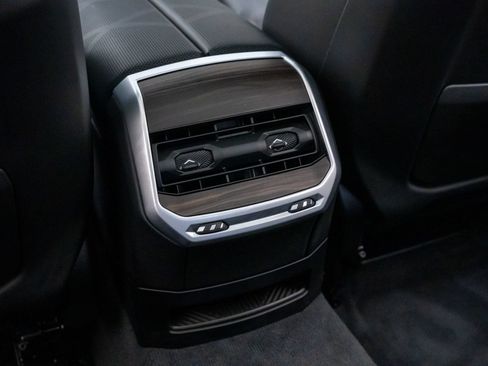 Certified 2023 BMW 760i xDrive AWD/4WD image 21