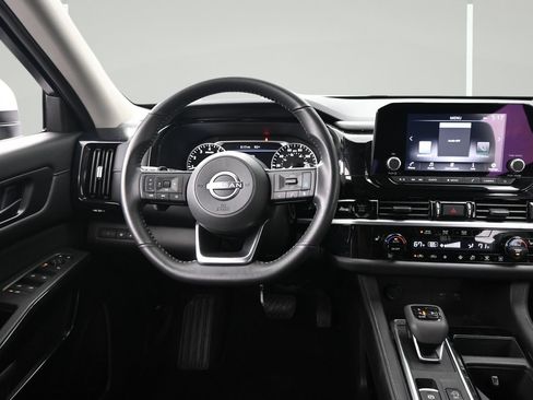 Certified 2025 Nissan Pathfinder SV FWD image 12