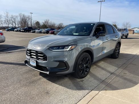 Used 2025 Honda HR-V Sport image 2