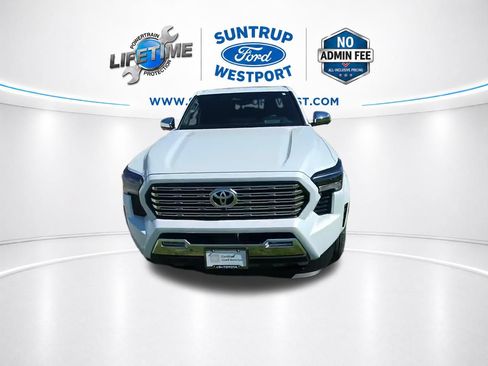 Used 2025 Toyota Tacoma Limited AWD/4WD image 16
