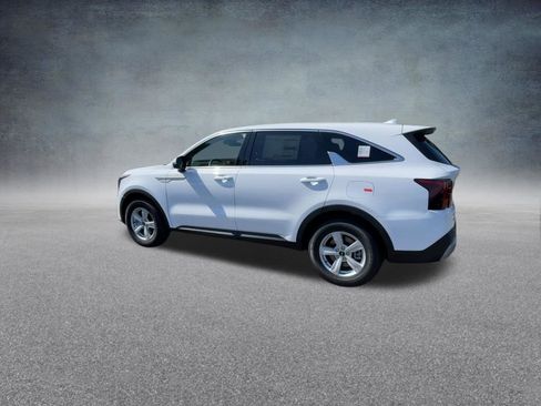 Used 2025 Kia Sorento LX image 16