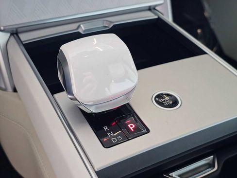 New 2026 Land Rover Range Rover SV image 30