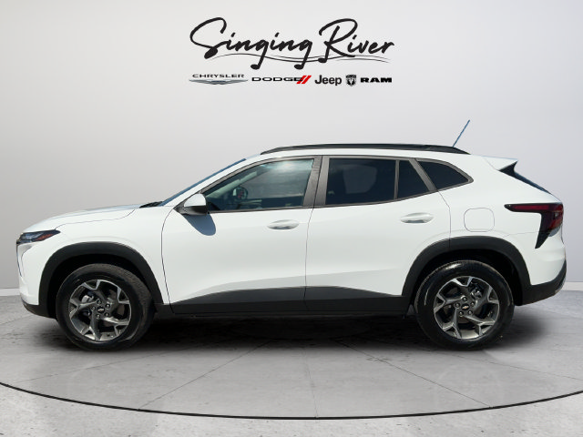 Used 2026 Chevrolet Trax LT FWD image 4