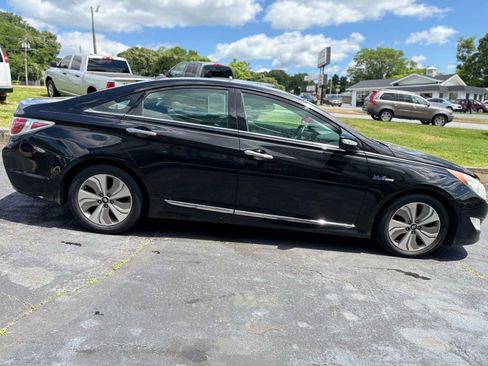 Used 2014 Hyundai Sonata Limited w/ Panoramic Sunroof Package 02 FWD image 4