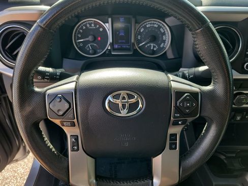 Used 2021 Toyota Tacoma SR5 RWD image 18