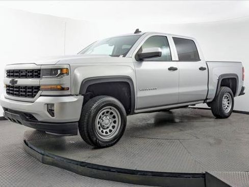 Used 2018 Chevrolet Silverado 1500 Custom w/ Custom Convenience Package RWD image 2