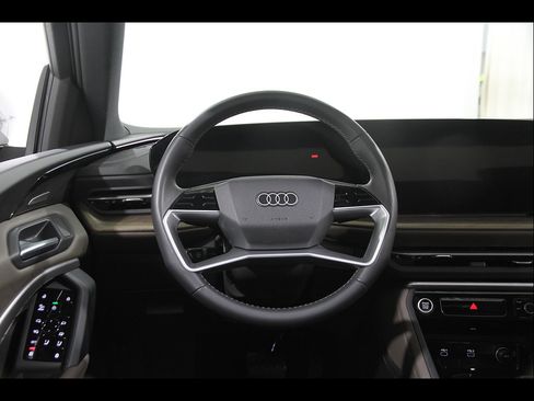 Used 2025 Audi Q5 Premium Plus AWD/4WD image 6