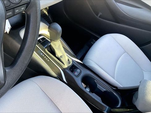 Used 2022 Toyota Corolla LE FWD image 16