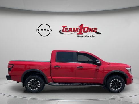 Used 2021 Nissan Titan PRO-4X w/ Pro-4x Convenience Package AWD/4WD image 8