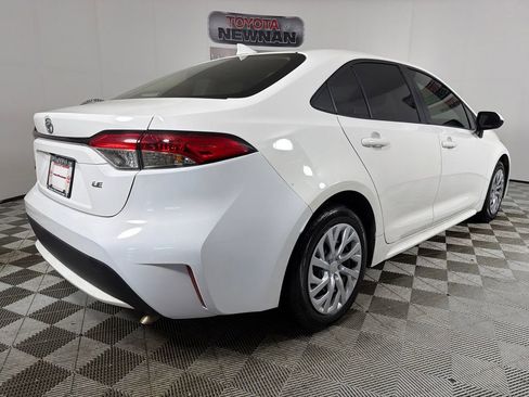 Used 2020 Toyota Corolla LE image 3