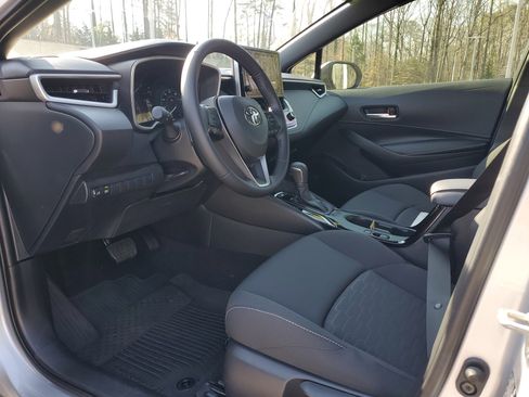 Used 2025 Toyota Corolla SE w/ SE Package image 17