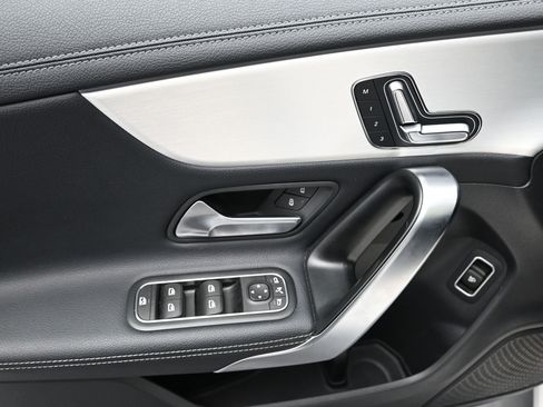 Used 2025 Mercedes-Benz CLA 250 image 8