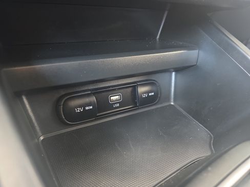 Certified 2025 Kia Soul LX w/ LX Technology Package FWD image 19