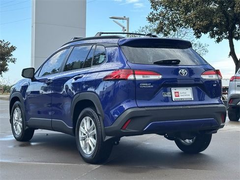 Used 2025 Toyota Corolla Cross LE image 3