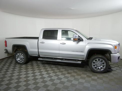 Used 2019 GMC Sierra 2500 Denali w/ Duramax Plus Package image 2