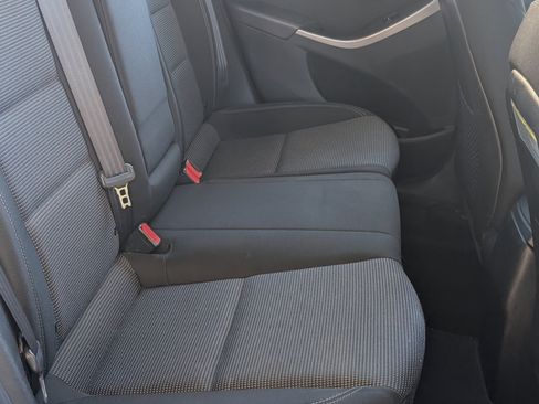 Used 2017 Hyundai Elantra GT FWD image 17