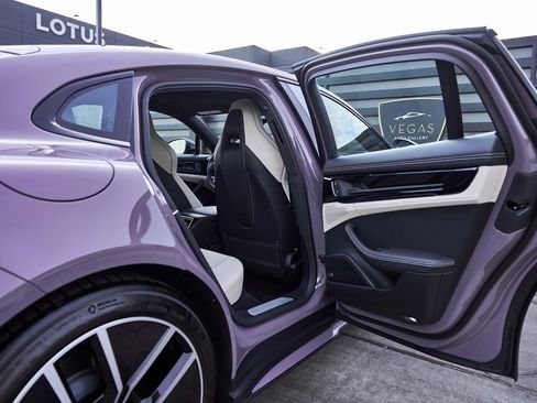 Used 2025 Porsche Panamera 4 w/ Premium Package image 31