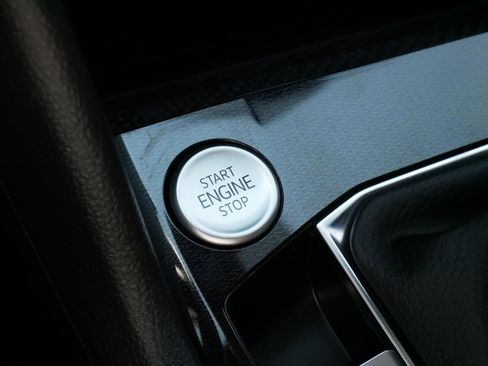 Certified 2025 Volkswagen Taos SE AWD/4WD image 28