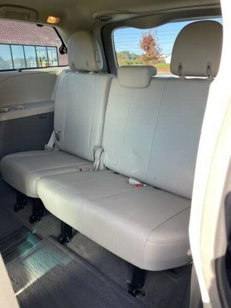 Used 2011 Toyota Sienna XLE FWD image 12