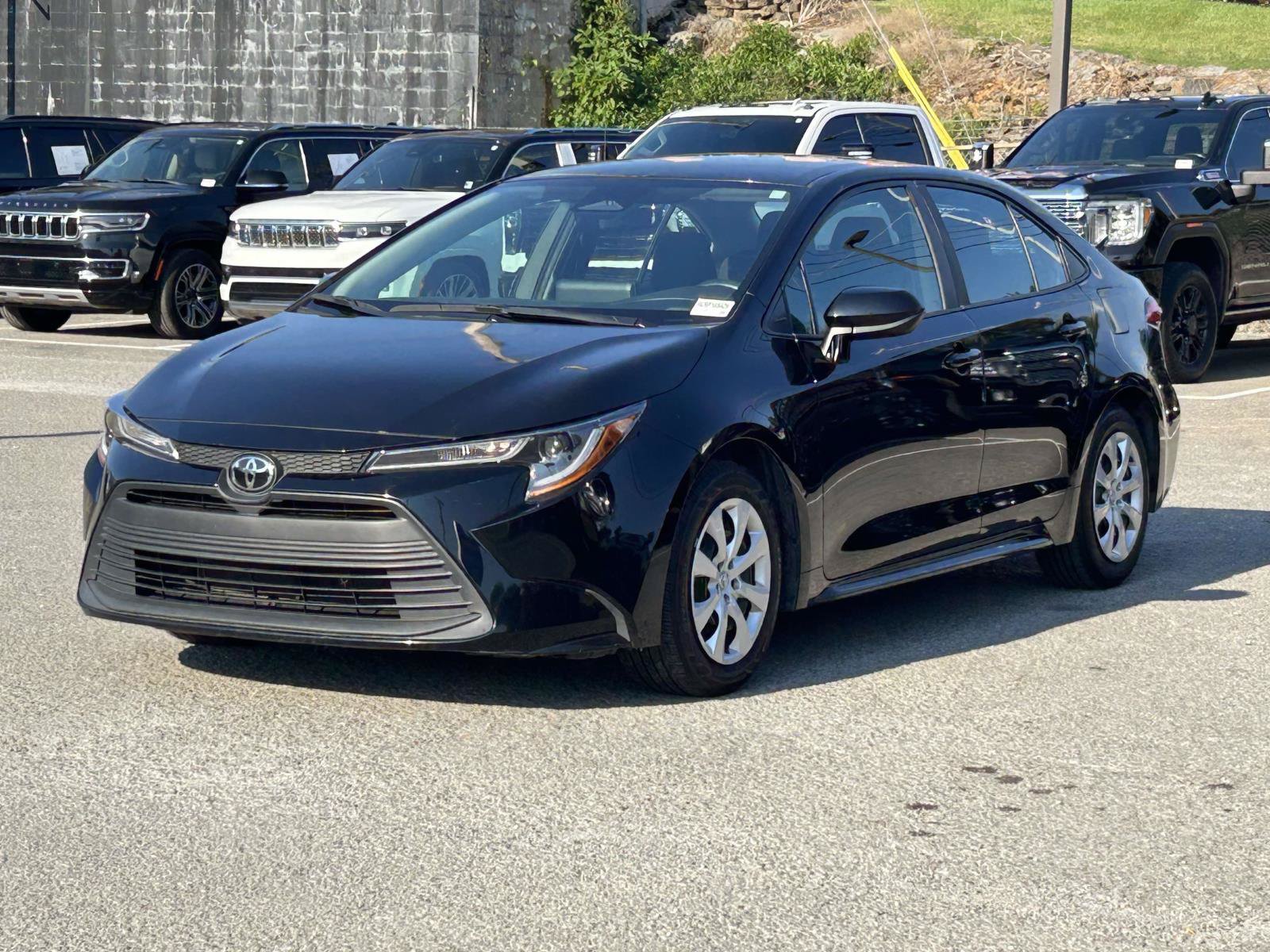 Used 2024 Toyota Corolla LE FWD image 3