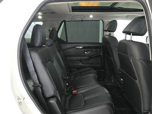 Used 2025 Honda Pilot Touring image 12