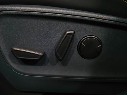 Used 2025 Ford Maverick Lobo image 32