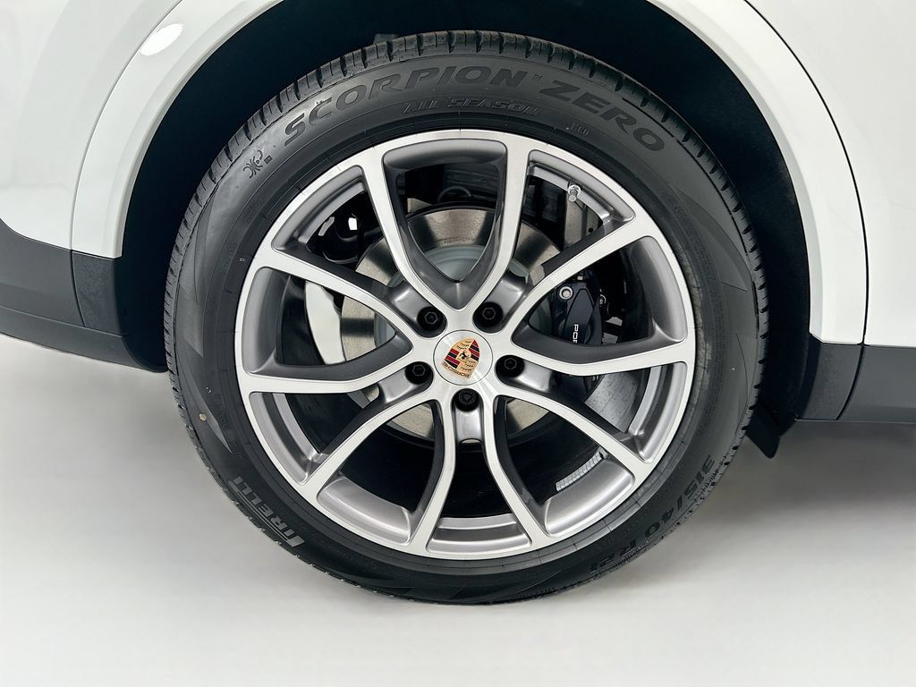Used 2026 Porsche Cayenne AWD/4WD image 33
