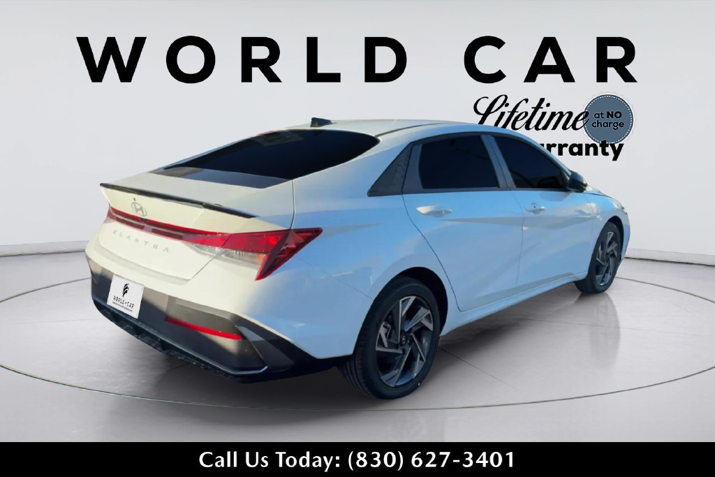 Used 2025 Hyundai Elantra Sport FWD image 3