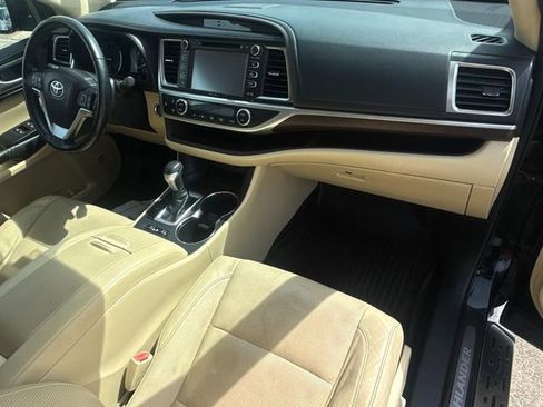 Used 2014 Toyota Highlander Limited FWD image 18