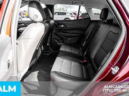 Used 2025 Chevrolet Trax LT w/ LT Convenience Package image 23