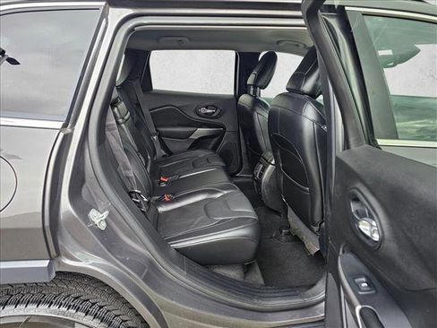 Used 2019 Jeep Cherokee Limited image 11