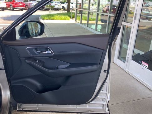 Certified 2023 Nissan Rogue Platinum w/ Platinum Premium Package AWD/4WD image 24