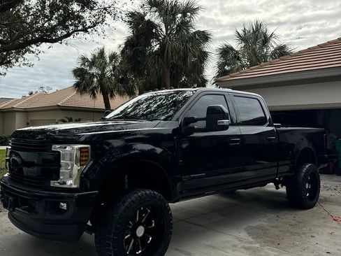 Used 2018 Ford F250 Lariat w/ Lariat Ultimate Package AWD/4WD image 2