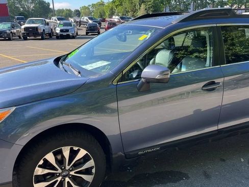 Used 2016 Subaru Outback 2.5i Limited AWD/4WD image 2